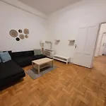Vac1 Spacious Flat Near Central Market & Danube River
