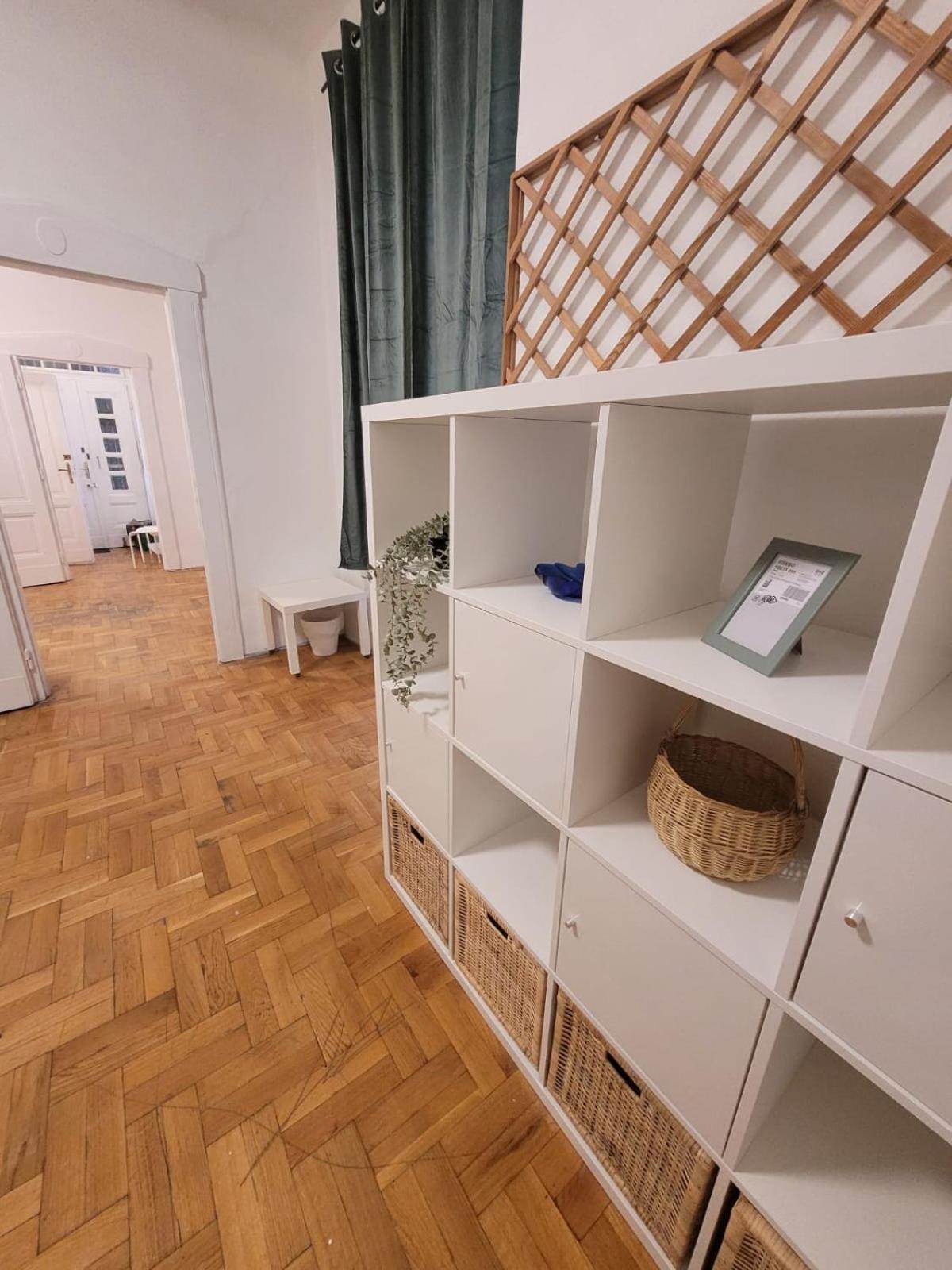 Vac1 Spacious Flat Near Market & Danube River Apartment *